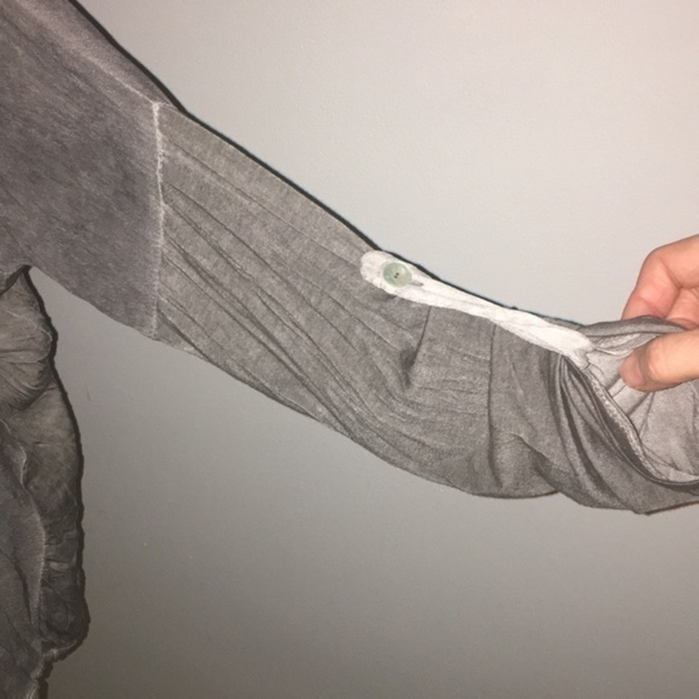Grey long sleeved crinkle top made‎ in Italy - Picture 3 of 9